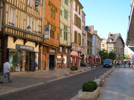  Alignement de maisons à pans de bois (rue Emile Zola)